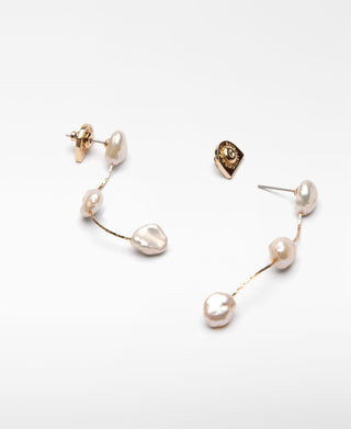 Aretes Largos con Perlas Cierre Broche