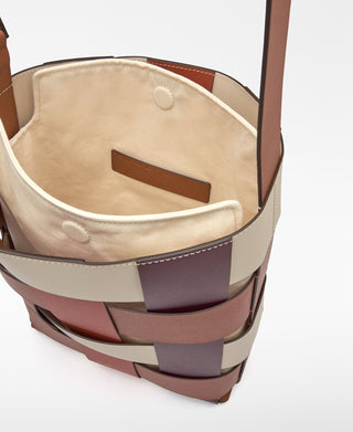 Bolso Mediano con Diseño Trenzado