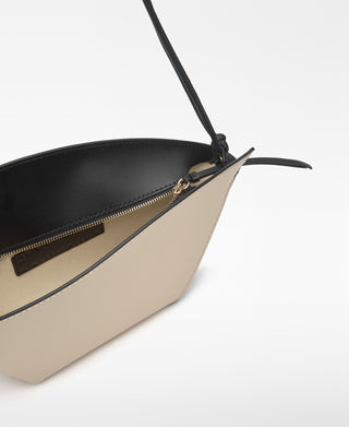 Bolso de Hombros Asimétrico con Logo