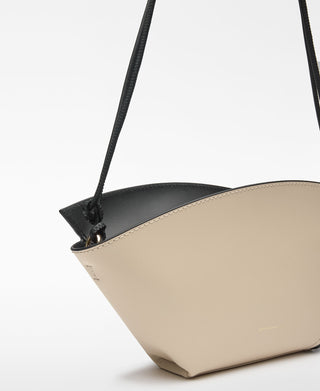 Bolso de Hombros Asimétrico con Logo