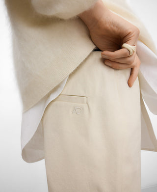 Pantalón Tobillero con Logo Bordado