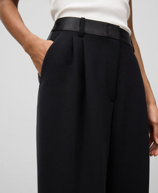 Pantalón Tobillero con Pinzas Delanteras