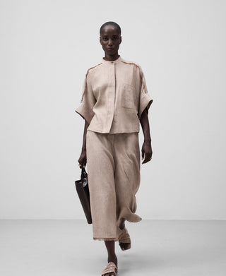 Pantalón Crop con Detalle Desflecado