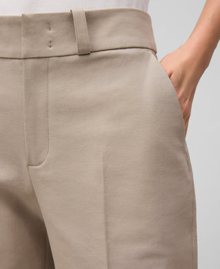 Pantalón Tobillero con Detalle de Pinzas