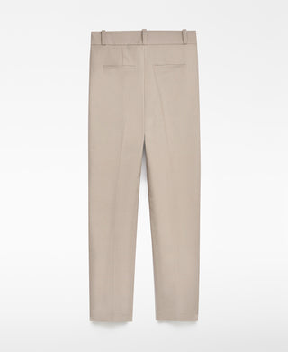 Pantalón Tobillero con Detalle de Pinzas