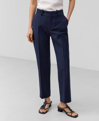 Pantalón Tobillero con Detalle de Pinzas