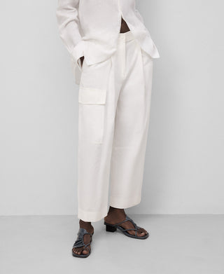 Pantalón Cargo con Detalle Bordado