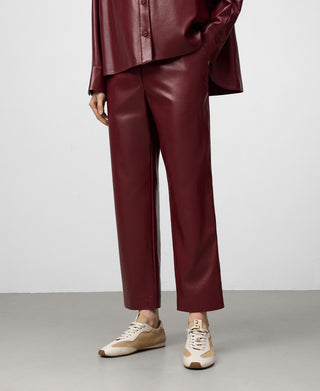 Pantalón Recto con Efecto Piel