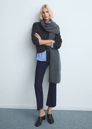 Jeans Cropped Acampanados con Bolsillos