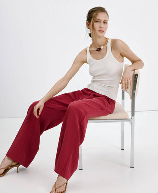 Pantalón Talle Medio con Detalle Pinza