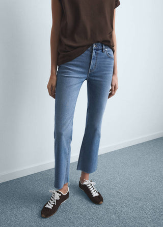 Jeans Cropped Acampanados con Bolsillos