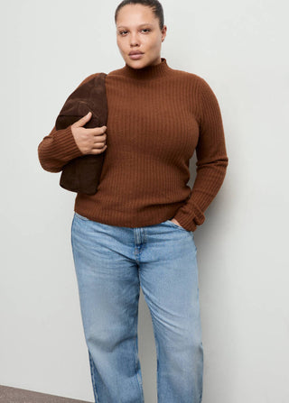 Jeans Rectos Talle Bajo con Bolsillos