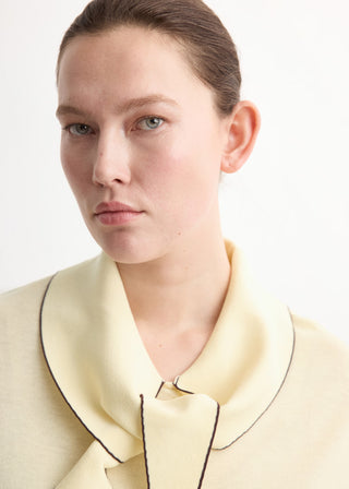 Blusa de Punto con Detalle Bufanda