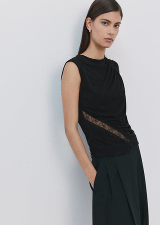 Blusa Ajustada con Detalle Fruncido