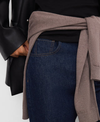 Jeans Rectos con Detalle Logo Bordado