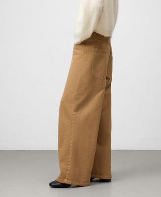 Jeans Barrel Talle Alto con Pinzas