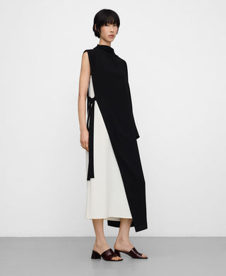 Vestido Asimétrico Cuello Alto con Lazo