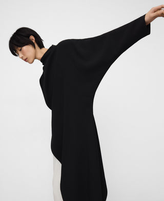 Vestido Asimétrico Cuello Alto con Lazo