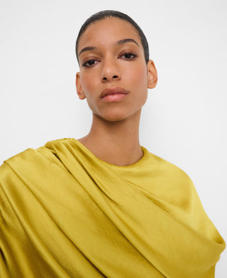 Vestido Largo Satinado con Cuello Drapeado