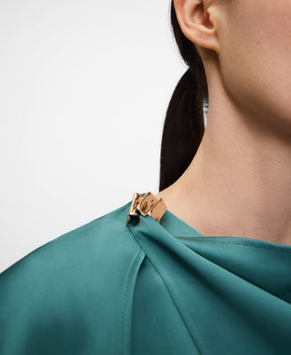 Vestido Largo Satinado con Detalle Chal