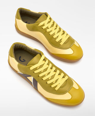 Tenis de Piel con Antelina Detalle Logo, Mujer