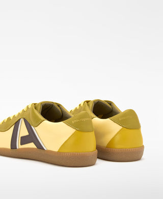 Tenis de Piel con Antelina Detalle Logo, Mujer