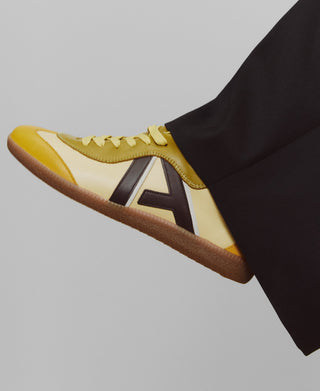 Tenis de Piel con Antelina Detalle Logo, Mujer