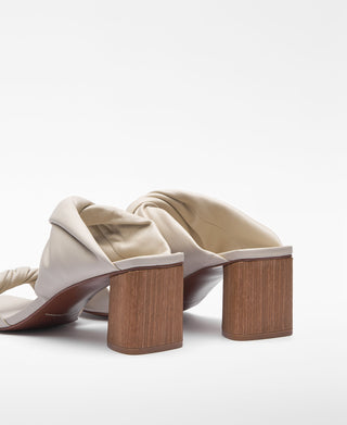 Sandalia de Tacón Ancho con Detalle Nudos