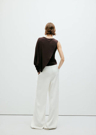 Blusa Asimétrica con Volantes