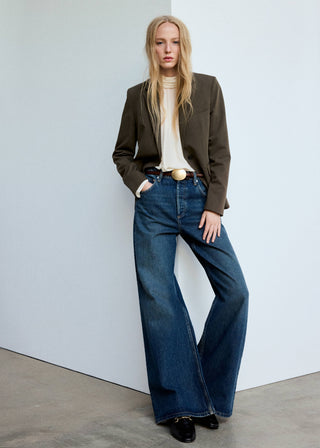 Blazer Ajustada Cuello V con Bolsillos
