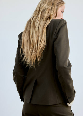 Blazer Ajustada Cuello V con Bolsillos