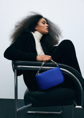Bolso Satinado con Asa de Cadena