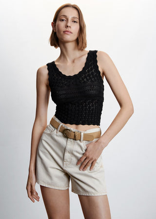 Blusa Entallada con Detalles Calados
