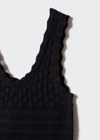 Blusa Entallada con Detalles Calados