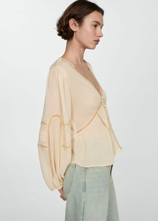 Blusa Escote Pico con Bordado