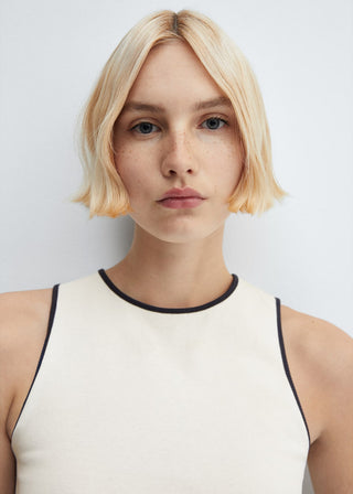 Camiseta Crop con Ribetes en Contraste