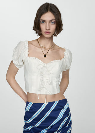 Blusa Crop con Detalle de Lazos