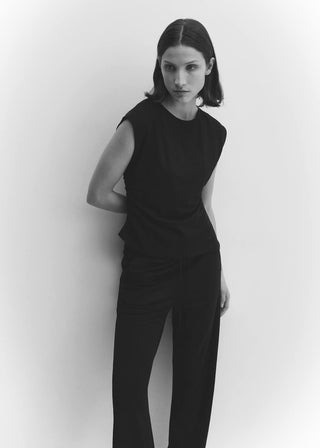 Blusa Cuello Redondo con Bajo Asimétrico