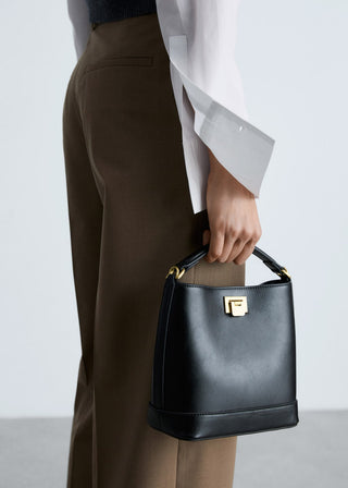 Bolso Shopper con Detalle Metálico