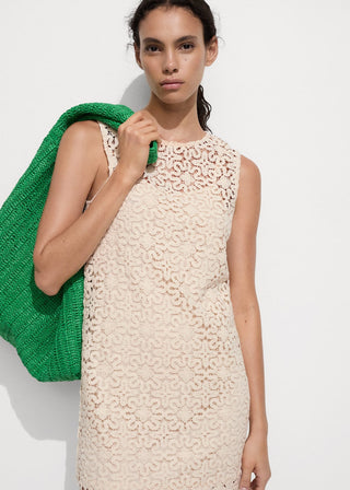 Vestido de Crochet con Flores