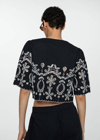 Blusa Crop con Bordados