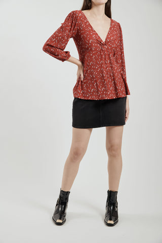 Blusa Cuello V con Estampado