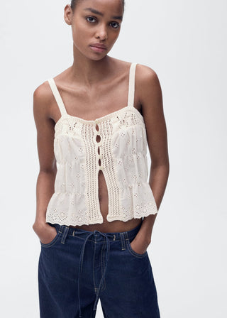 Blusa Combinada con Detalles Calados