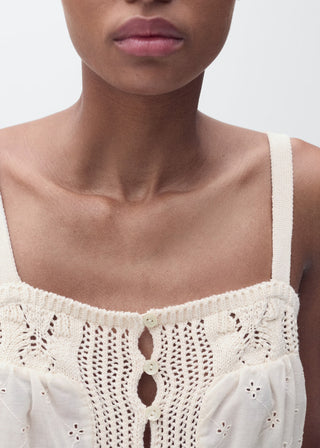 Blusa Combinada con Detalles Calados