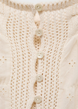 Blusa Combinada con Detalles Calados