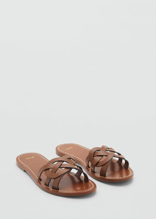 Sandalia de Piel con Tiras Entrelazadas