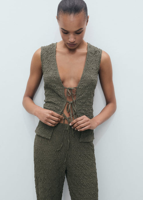 Blusa sin Mangas con Detalle de Lazos