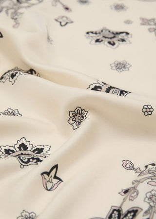 Pañuelo Satinado con Estampado Paisley
