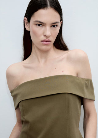 Blusa Entallada con Hombros descubiertos