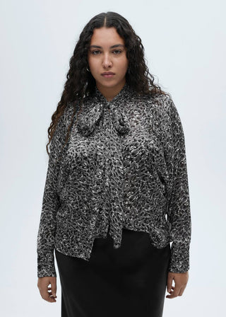 Blusa con Lazo Estampado Animal Print